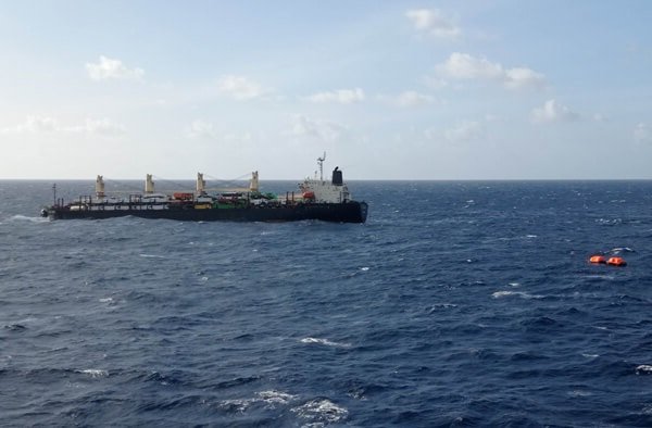 Korean Bulker Saves Crew from Sinking Ship in Indian Ocean