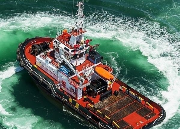 AHT maneuvering in circles at sea 