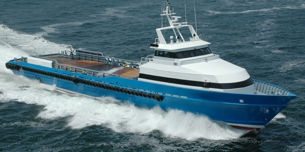 Fast Supply Crew Boat underway